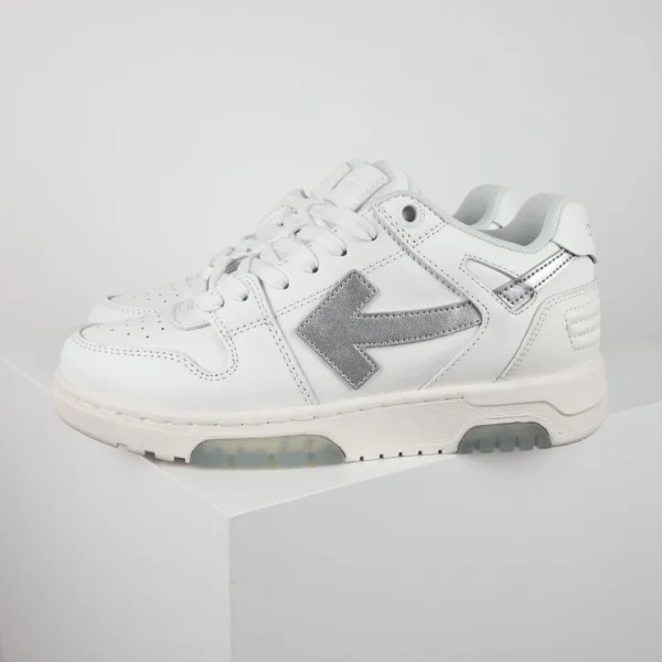 Off-White Sneaker