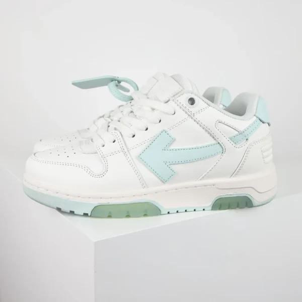 Off-White Sneaker