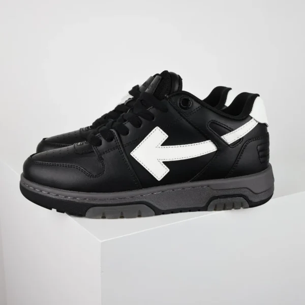 Off-White Sneaker