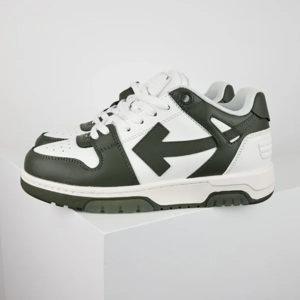 Off-White Sneaker