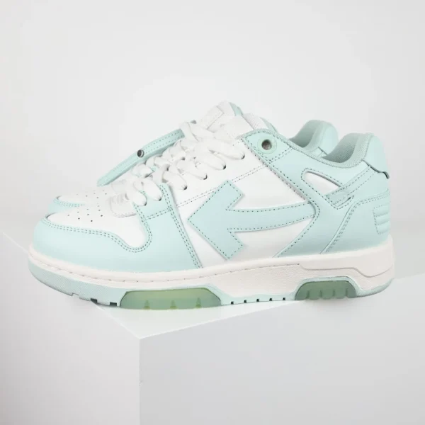 Off-White Sneaker