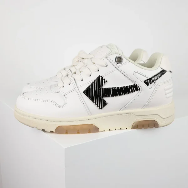 Off-White Sneaker