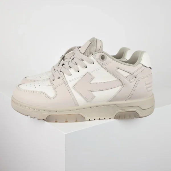 Off-White Sneaker
