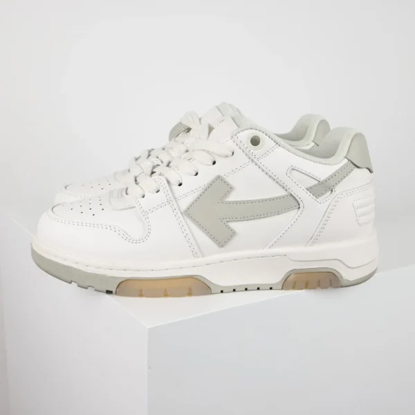 Off-White Sneaker