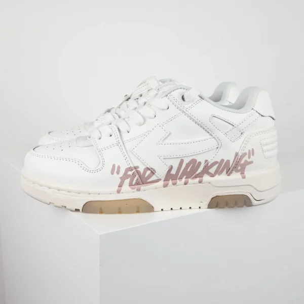 Off-White Sneaker