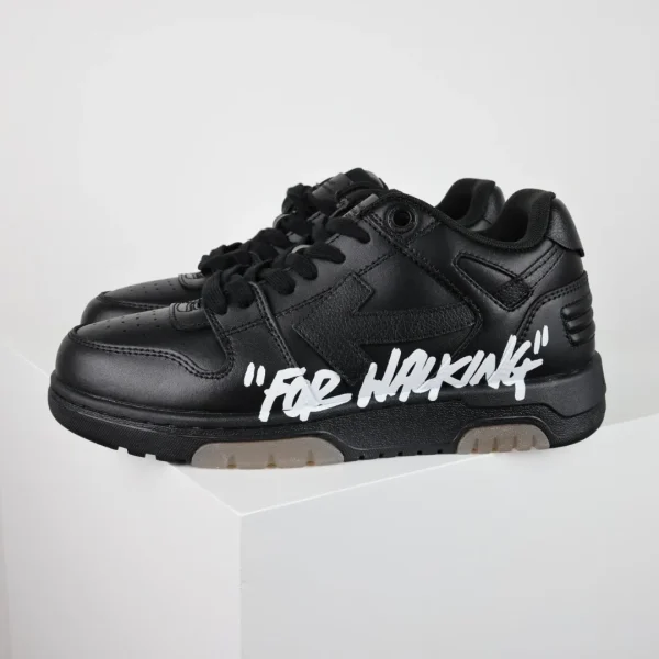 Off-White Sneaker