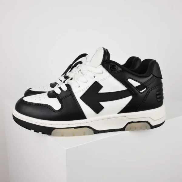Off-White Sneaker
