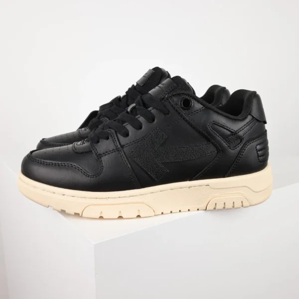 Off-White Sneaker