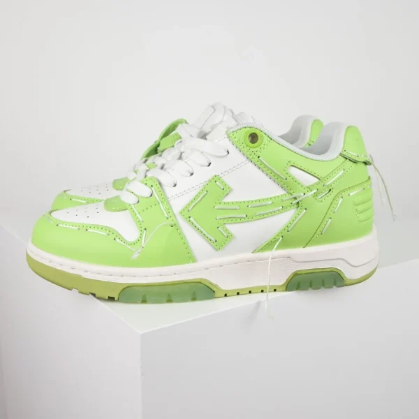Off-White Sneaker