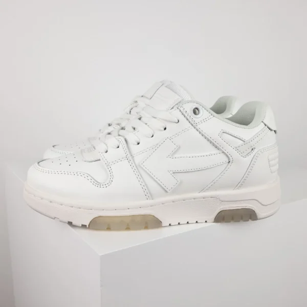 Off-White Sneaker