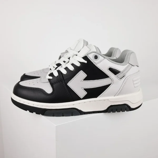 Off-White Sneaker