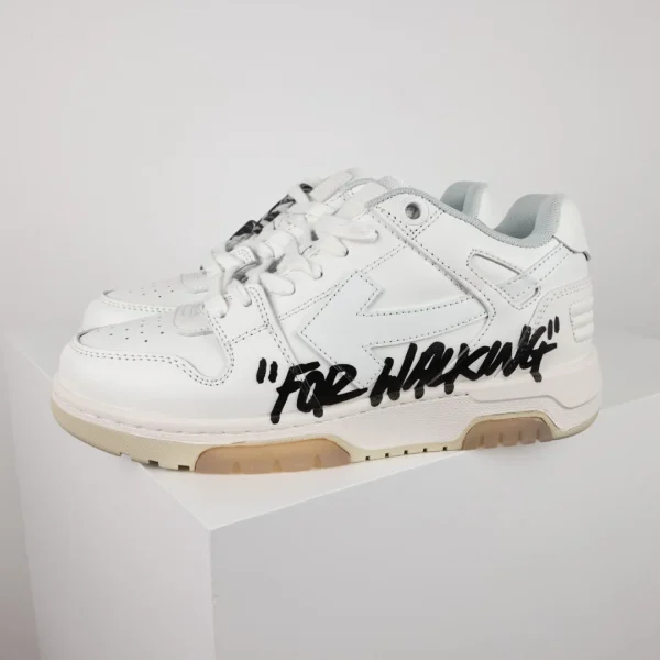 Off-White Sneaker