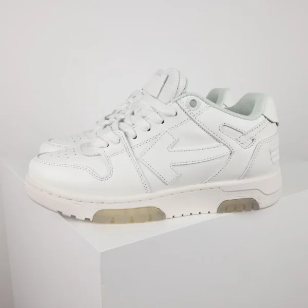 Off-White Sneaker