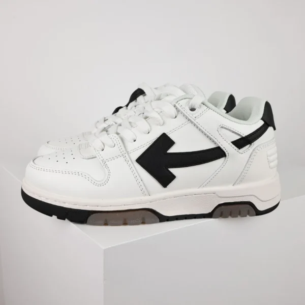 Off-White Sneaker