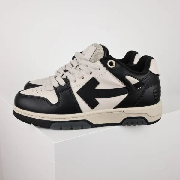 Off-White Sneaker