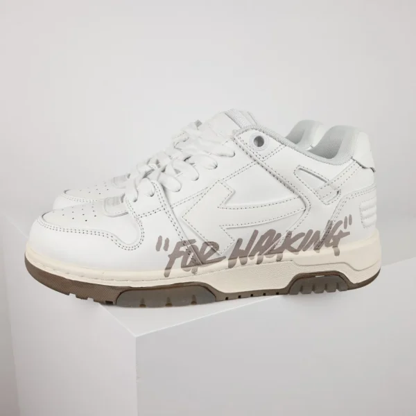 Off-White Sneaker