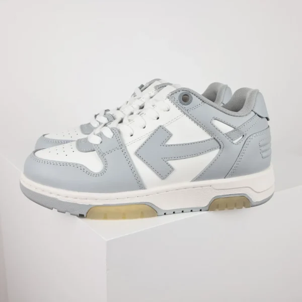 Off-White Sneaker