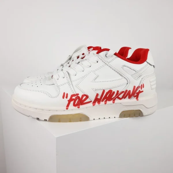 Off-White Sneaker